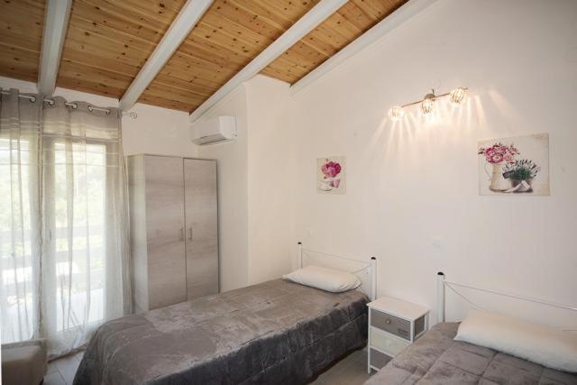 Efi Apartments Agios Gordios  Exterior photo